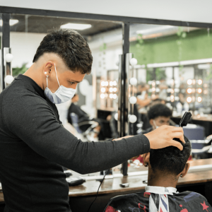 PELUQUERÍA DE CABALLERO Y BARBERÍA